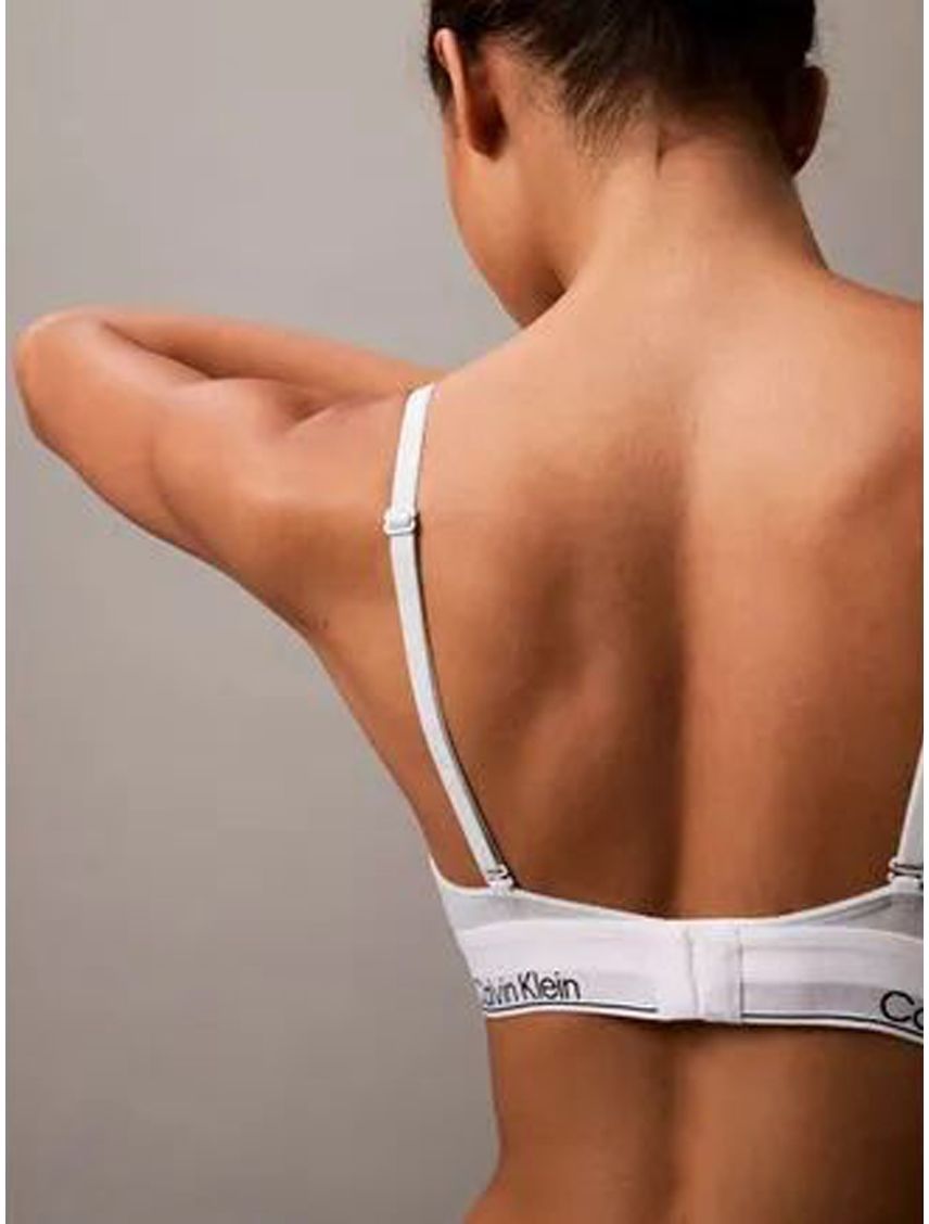 LIGHTLY LINED TRIANGLE CK