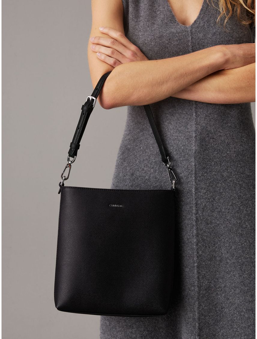 CARTERA CK MUST SMALL BUCKET_CAVIAR