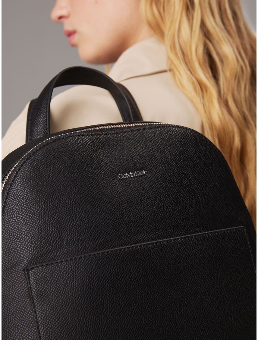 CARTERA CK MUST DOME BACKPACK_CAVIAR